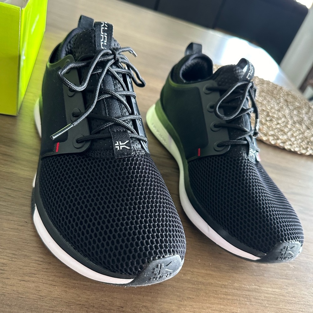 Like New KURU ATOM sneakers.